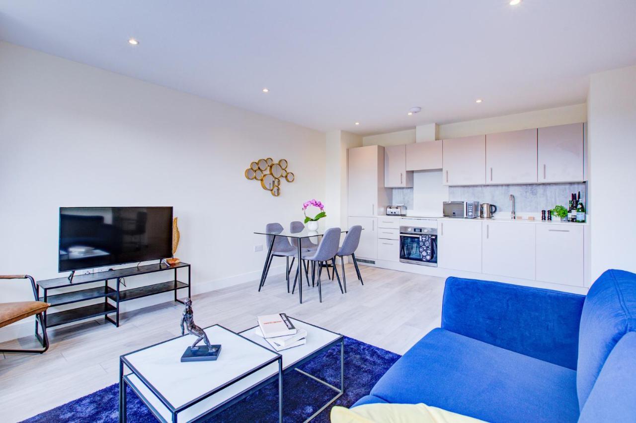 Cheam Hybrid Resi - London, Sutton With Onsite Car Parking 아파트 외부 사진
