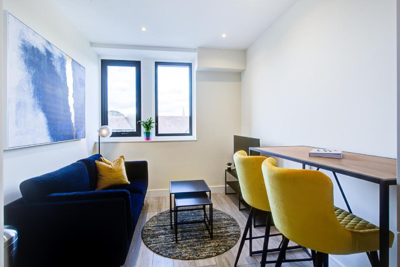 Cheam Hybrid Resi - London, Sutton With Onsite Car Parking 아파트 외부 사진