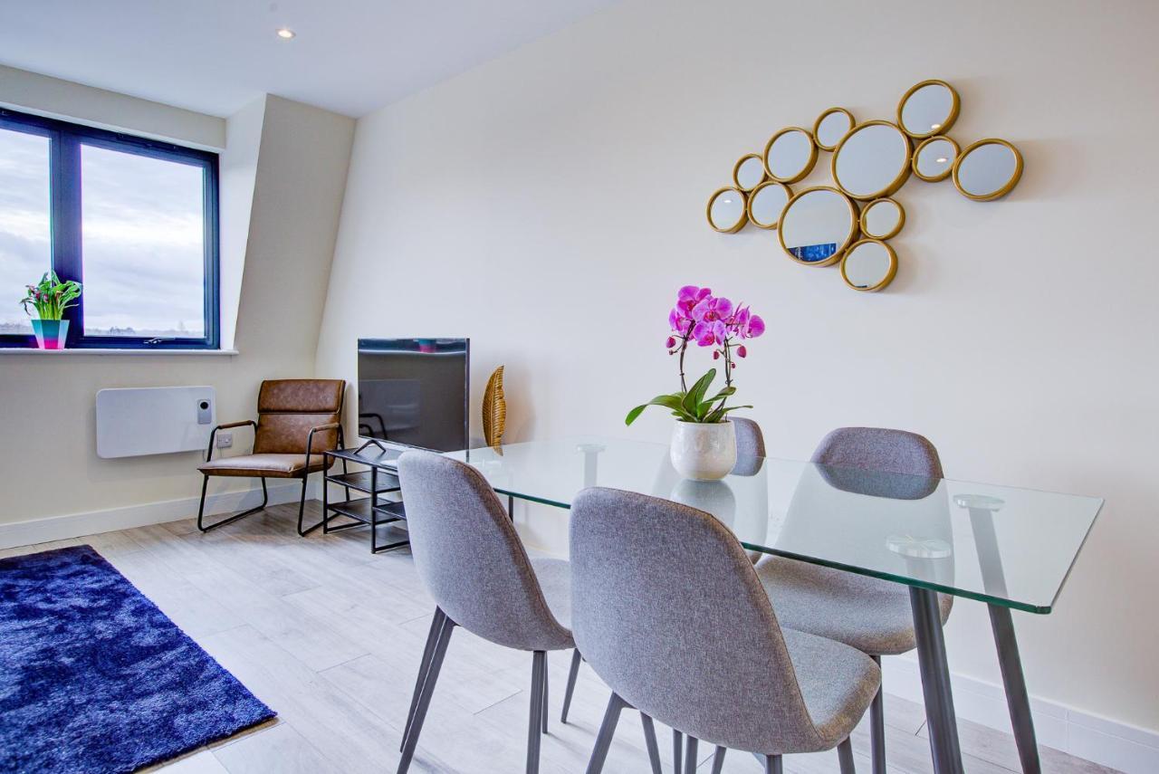 Cheam Hybrid Resi - London, Sutton With Onsite Car Parking 아파트 외부 사진