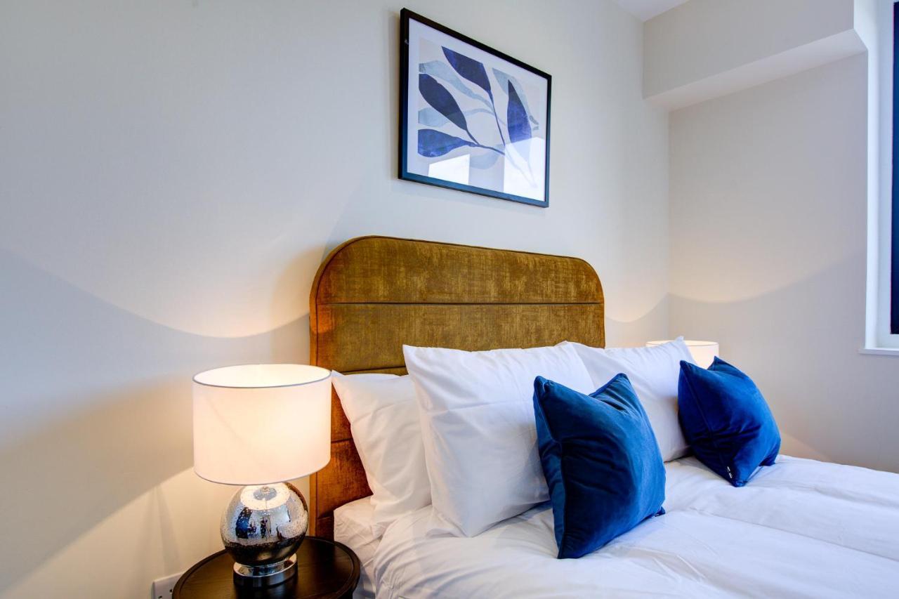 Cheam Hybrid Resi - London, Sutton With Onsite Car Parking 아파트 외부 사진