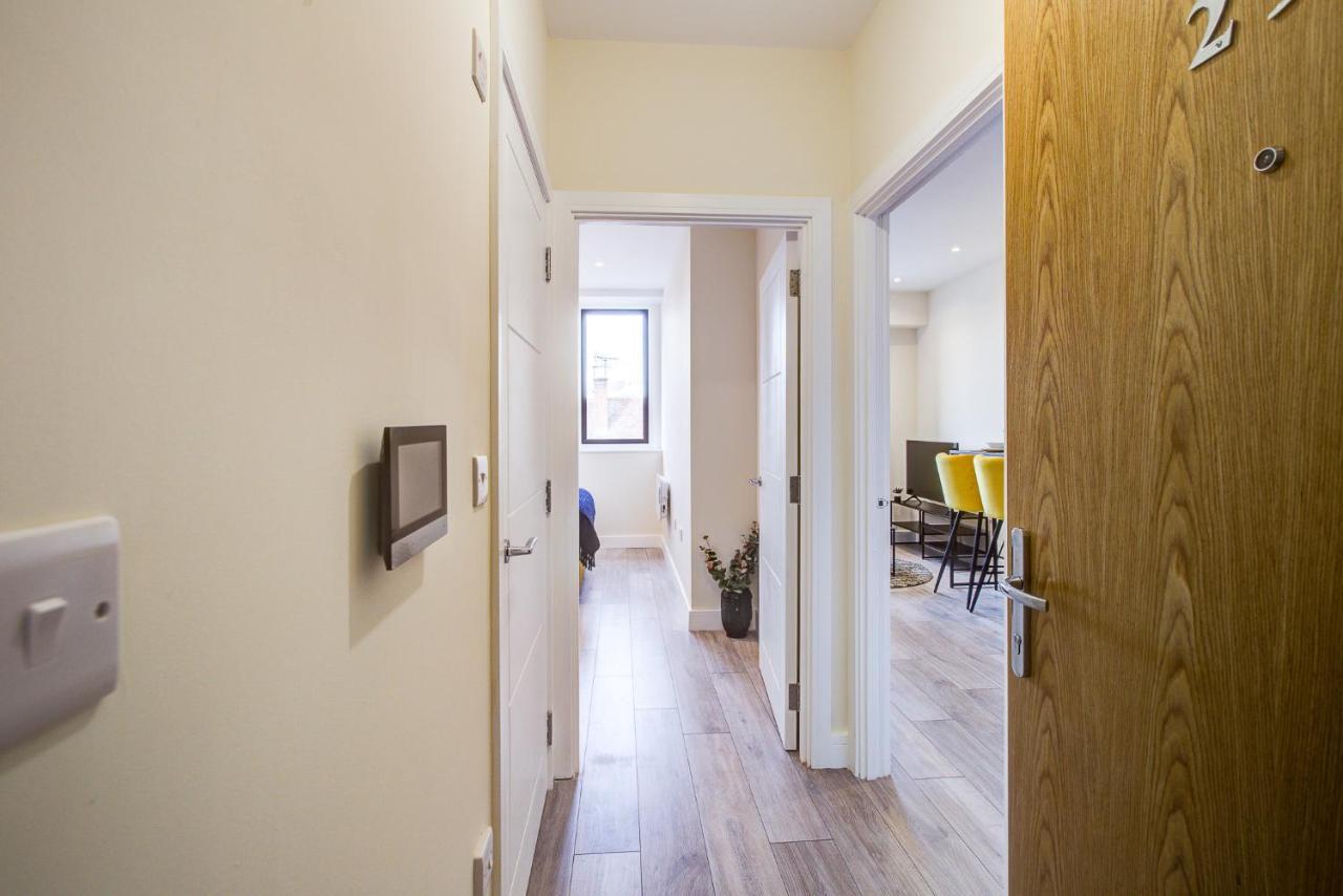 Cheam Hybrid Resi - London, Sutton With Onsite Car Parking 아파트 외부 사진