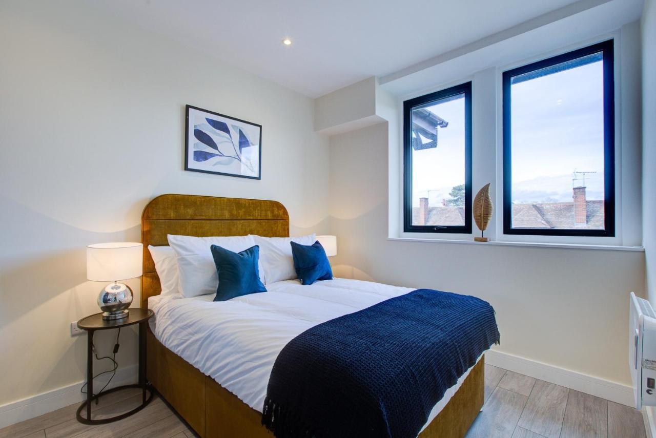 Cheam Hybrid Resi - London, Sutton With Onsite Car Parking 아파트 외부 사진