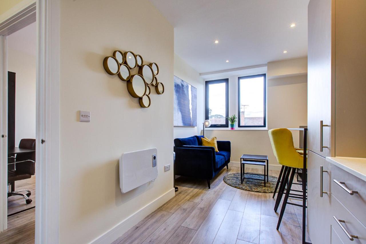 Cheam Hybrid Resi - London, Sutton With Onsite Car Parking 아파트 외부 사진