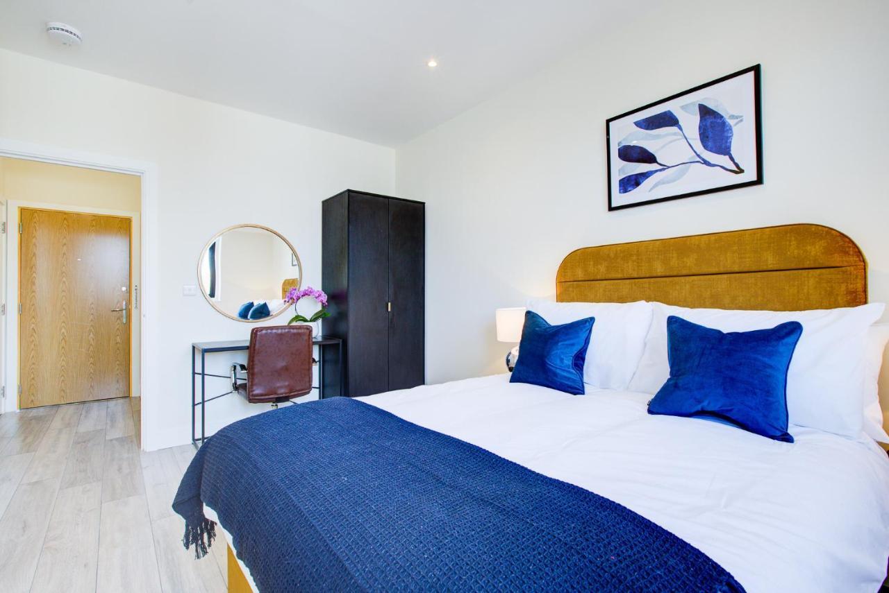Cheam Hybrid Resi - London, Sutton With Onsite Car Parking 아파트 외부 사진